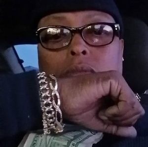 Meet your Posher, Iris